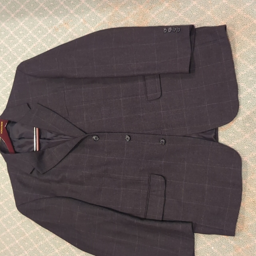 Beautiful  lambswool Cashmere grey windowpane blazer with black buttons. L44